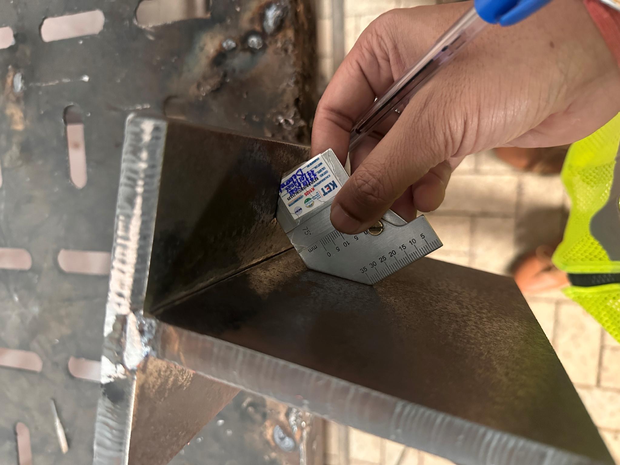 Fillet weld throat and profile measurement with precision welding gauge