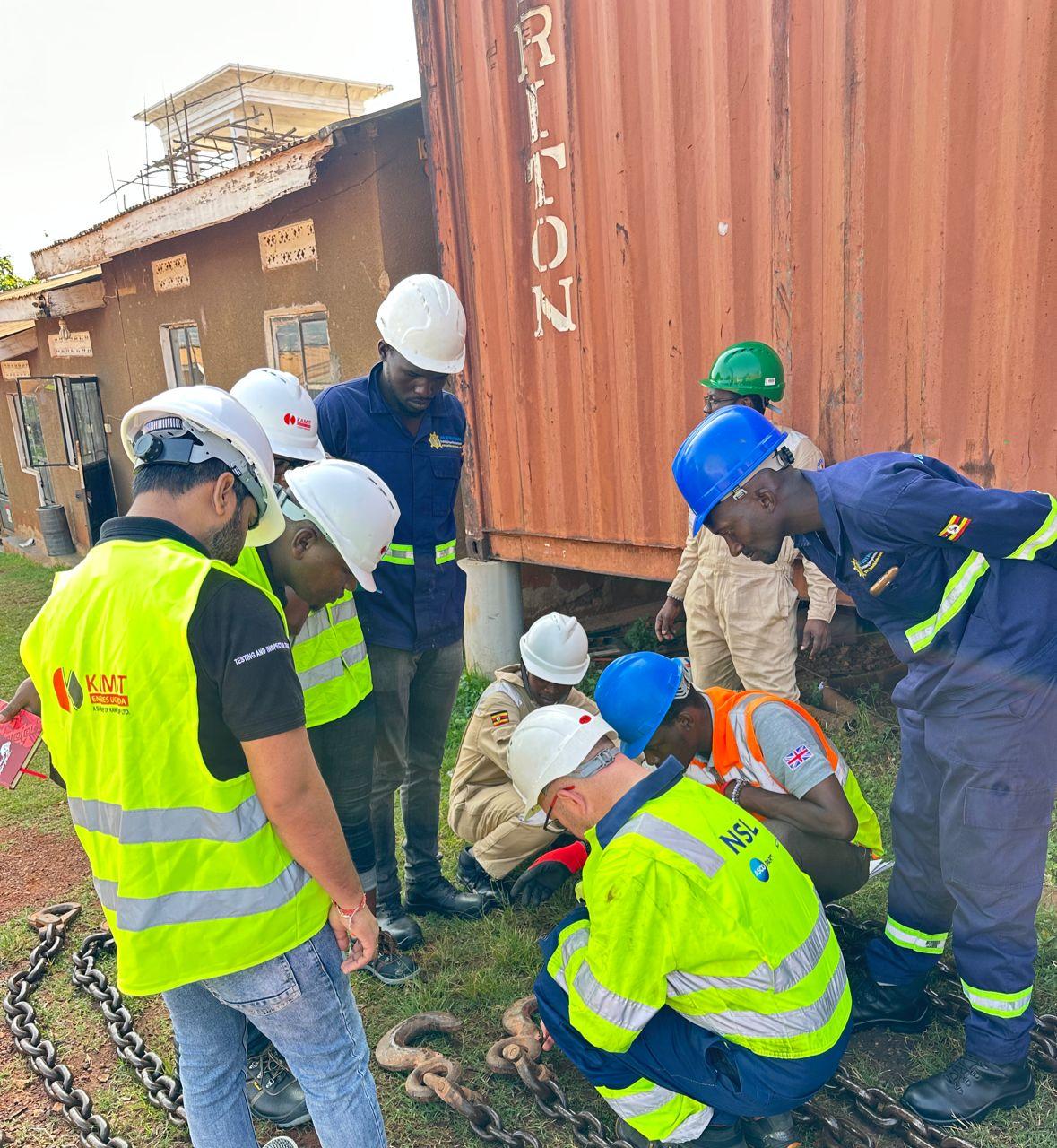Multidisciplinary engineering field briefing at project site base