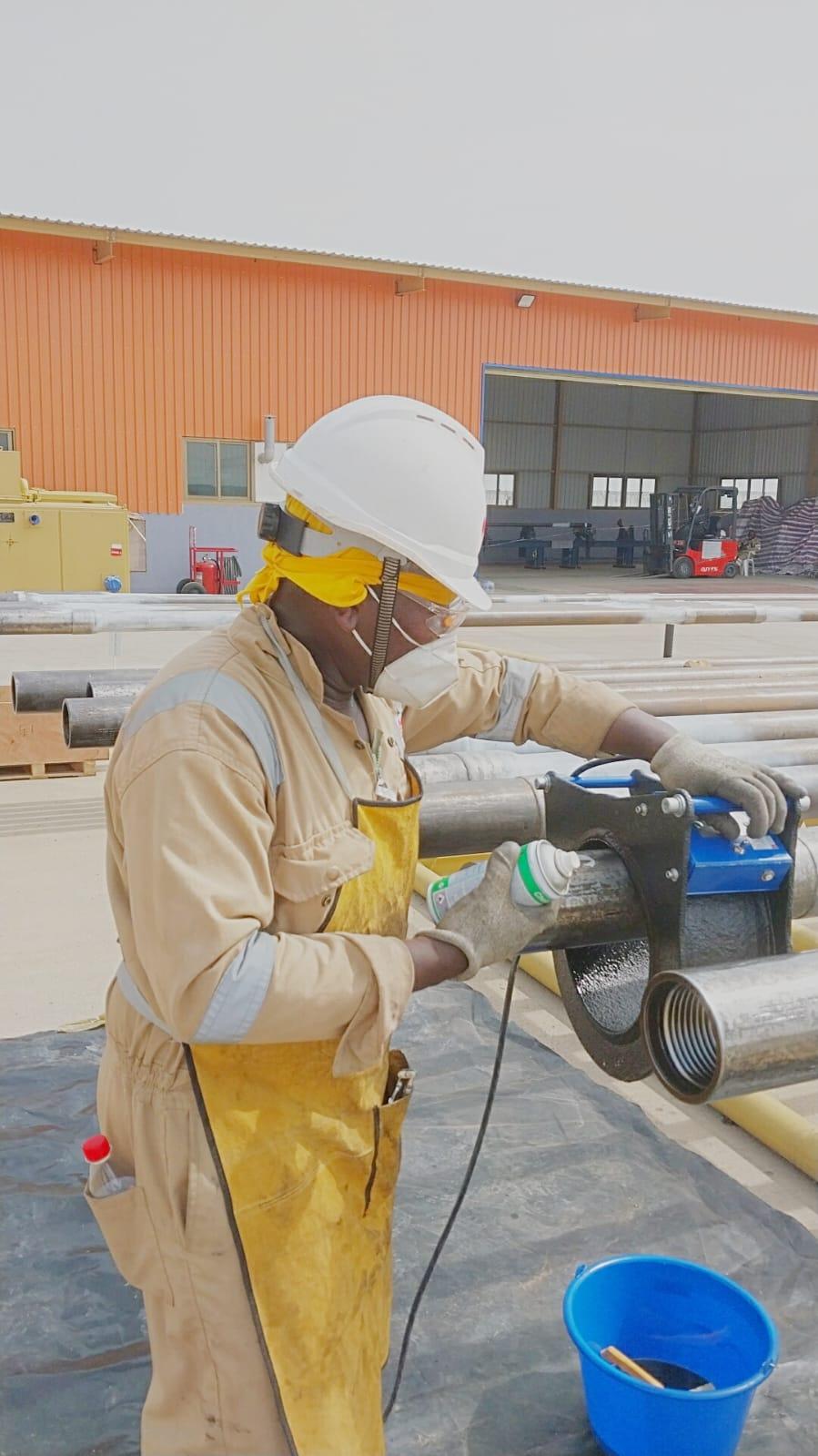 AC/DC magnetic yoke crack testing on tool joint box and pin threads